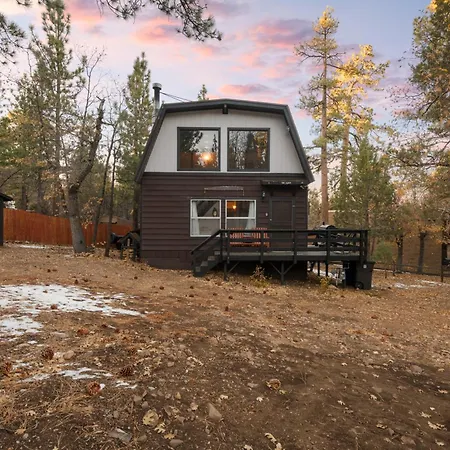 The Cabin - Pet Friendly, Fenced Yard, Fireplace